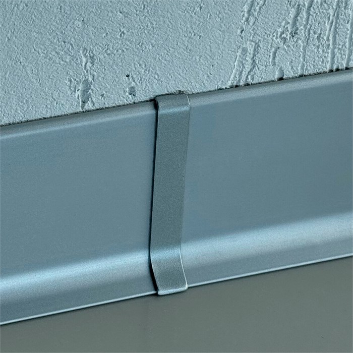 Советы по уходу и очистке накладных плинтусов